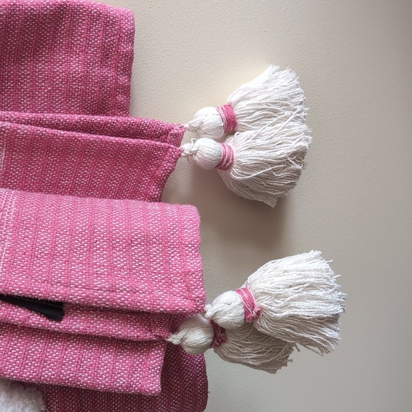 ❌SOLD❌Viral 🎥 Rachel Zoe Raised Fluffy Ghost Throw Blanket, Heathered Pink 🩷 - Picture 7 of 9